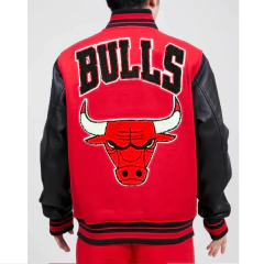 Campera Campeonato Varsity Universitaria Chicago Bulls Roja/Negra en internet