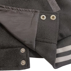 CAMPERA VARSITY JACKET UNIVERSITARIA Y EYE NEGRO en internet