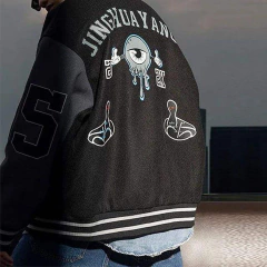 CAMPERA VARSITY JACKET UNIVERSITARIA Y EYE NEGRO - KITCH TECH