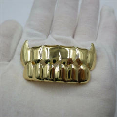 Grillz Dorados 6x6 Colmillos Superior Trap - tienda online