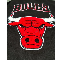 Campera Campeonato Varsity Universitaria Chicago Bulls Negra - KITCH TECH