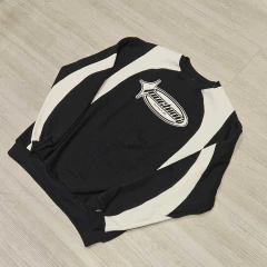 Buzo Crewneck Boxy Touching Negro - comprar online