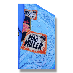Buzo Celeste Hoodie Mac Miller en internet