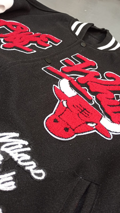 Campera Varsity Universitaria Chicago Bulls Negra/Blanca - KITCH TECH