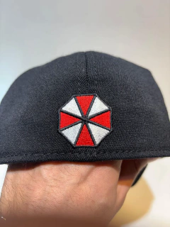 Gorra Curva Snapback Resident Evil Umbrella - Bioworld USA - KITCH TECH
