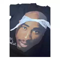 Remera Rap Hip Hop Tupac Face ID Negra en internet