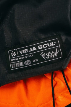 Anorak World Is Yours Negro en internet