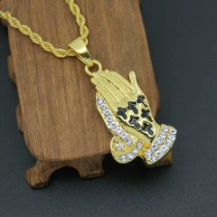 Cadena C/ Dije Manos Rezando C/ Strass en internet