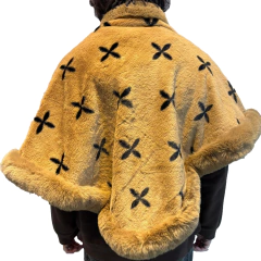 Poncho Peluche Corderoy Beige Cruz Negra en internet