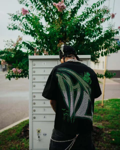 Remera Mixed Emotion Boxy Fit Strass Goblin Rhinestone Tee 160 U$D - comprar online