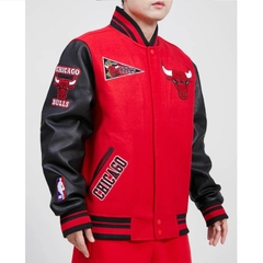 Campera Campeonato Varsity Universitaria Chicago Bulls Roja/Negra - comprar online