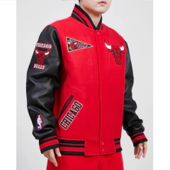 Campera Campeonato Varsity Universitaria Chicago Bulls Roja/Negra - comprar online