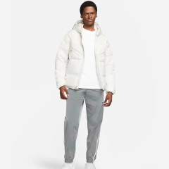 Campera Nike Sportswear Stormfit Windrunner Light Bone - usd450 - comprar online