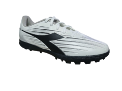 BOTIN FUSION GRIP 5 TF BLANCO/NEGRO/PLATA (DIA865) en internet