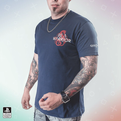 Remera God Of War Be A Warrior Gris Oscuro (PlayStation Studios)