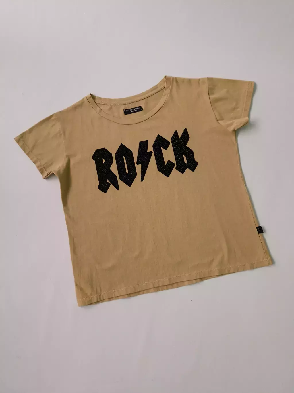 REMERA ROCK 1