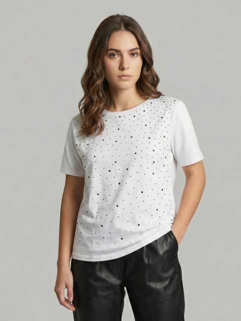 REMERA FULL STRASS Y TACHAS - comprar online