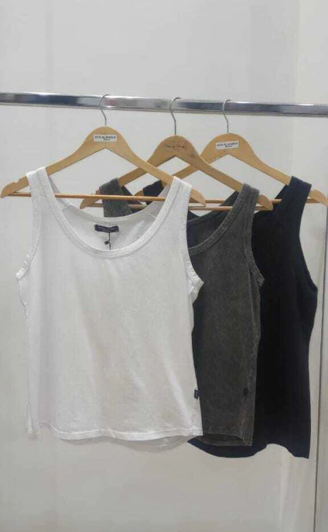 MUSCULOSA BASICA CON RECORTE - comprar online