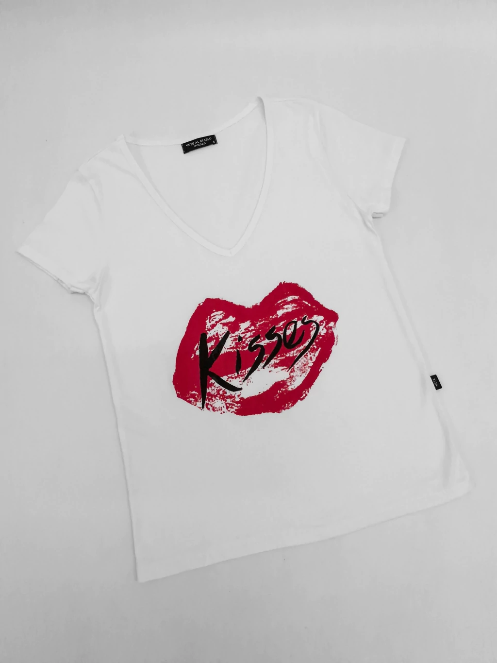 REMERA KISSES