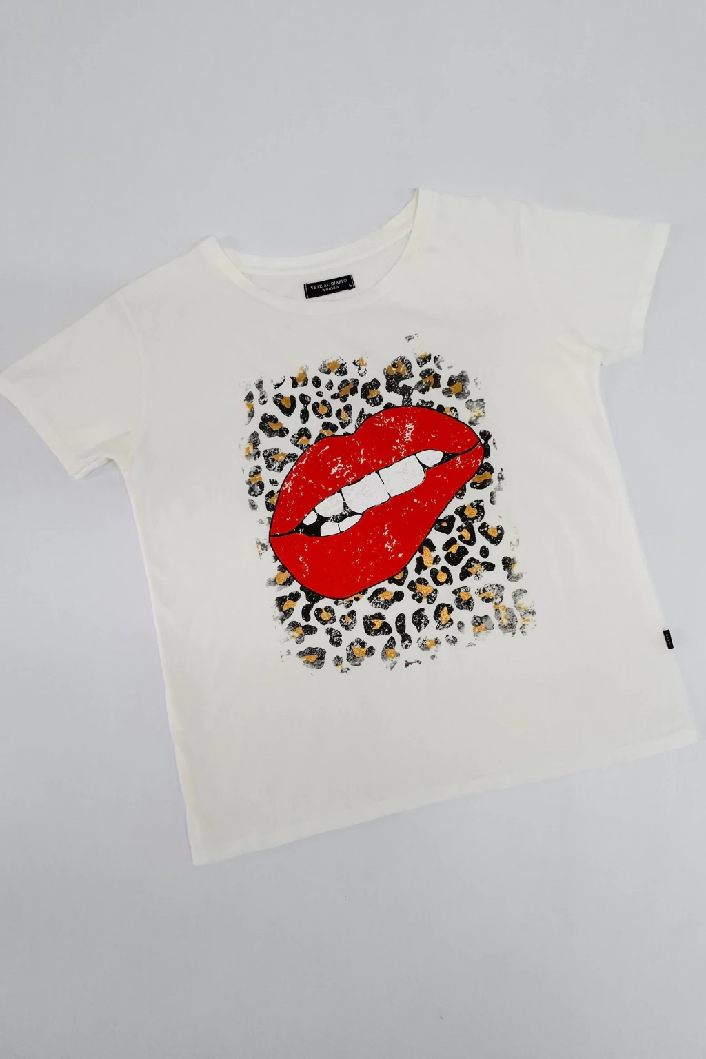 REMERA LIPS