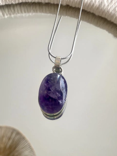 Collar con dije ovalado y piedra - DRUSA ACCESORIOS