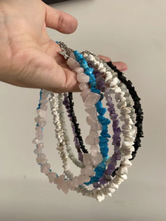 Collar choker con escallas de piedra natural