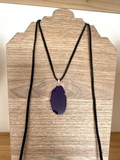 Collar lazo de cuero con dije de ágata en internet
