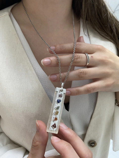 Collar con dije selenita 7 chakras