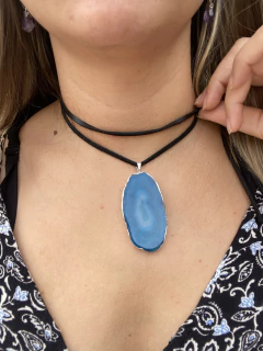 Collar lazo de cuero con dije de ágata - comprar online