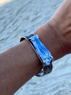 Esclava de alpaca con cianita azul