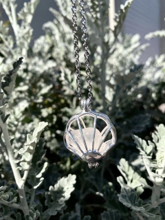 Collar relicario Shell, cuarzo rosa en internet