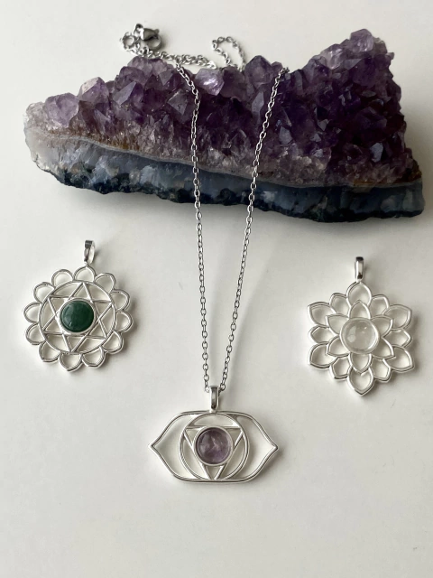 Collar con dije chakra. Varios modelos - comprar online