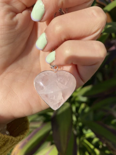 Imagen de Collar con dije corazón de piedra. Varios
