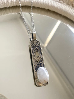 Collar con dije chapita y piedra - comprar online