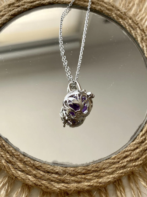 Collar con mini relicario y amatista