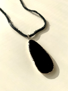 Collar lazo de cuero con dije de ágata - tienda online
