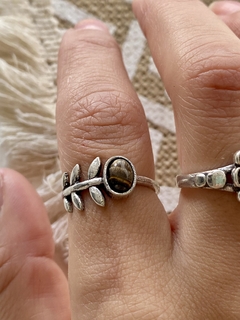 Anillo Hindu con piedra. Bañado en Plata en internet