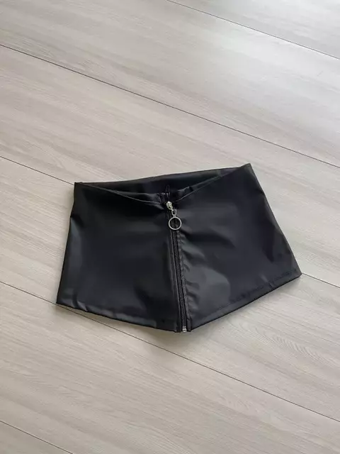 SHORT POLLERA ECO CUERO TIRO BAJO