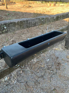 Bebedouro 50 Litros com Suportes - Multiplas Rotomoldagem - Indústria de plásticos Rotomoldados