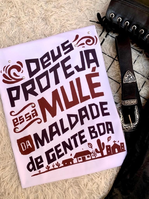 TSHIRT DEUS PROTEJA ESSA MULÉ (PÉROLA NA ESTAMPA) - comprar online