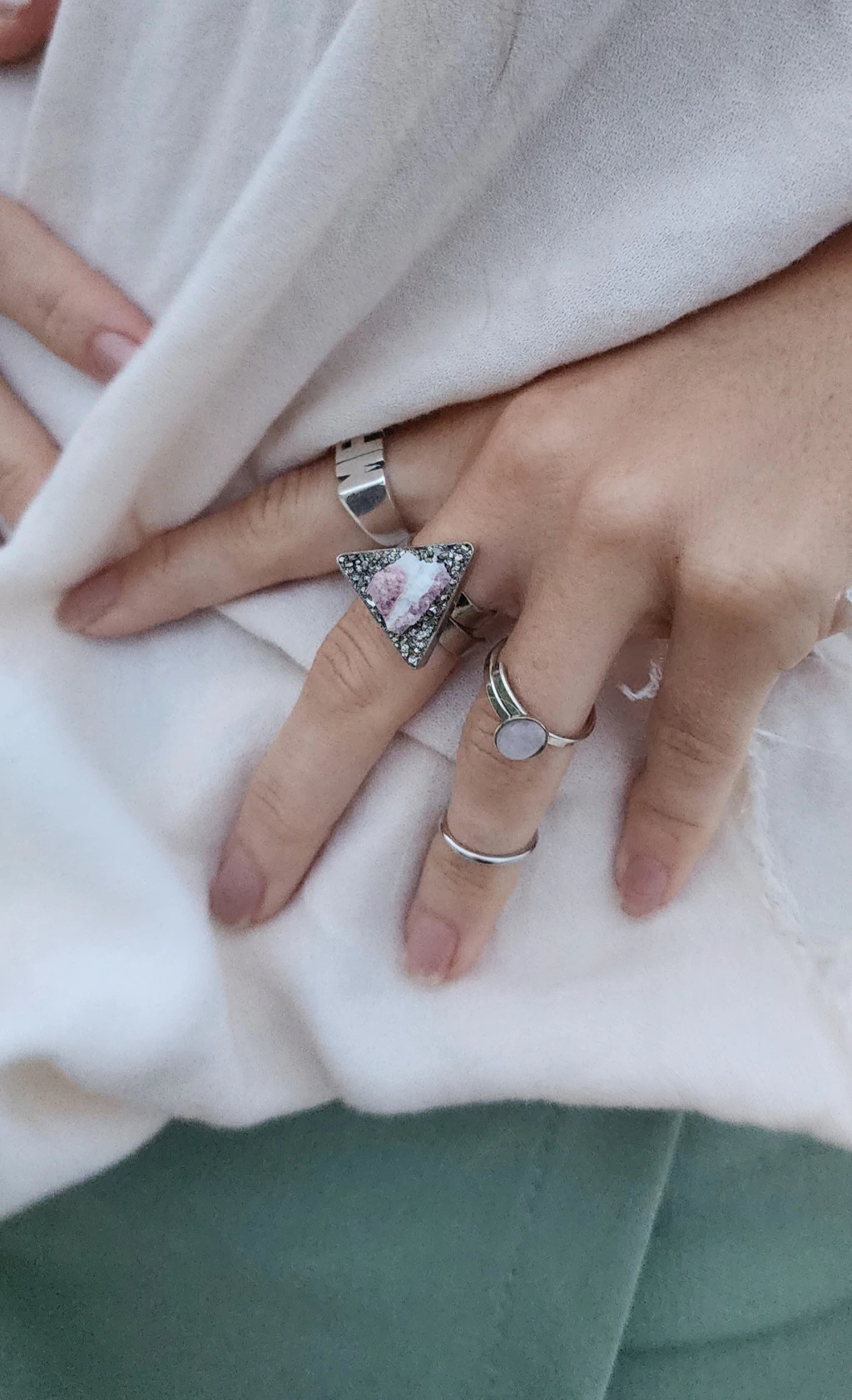 Anillo Fluir ◇ Turmalina Rosa y Pirita