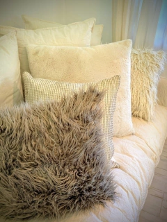 ALMOHADON PELO LARGO NEW