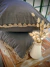 ALMOHADON TUSSOR Y YUTE GRIS - tienda online