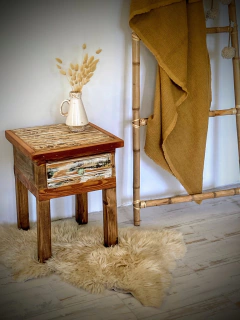 Imagen de MESA DE LUZ