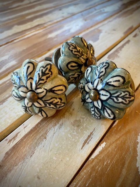 TIRADOR FLOR PINTADO VERDE MENTA