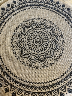 INDIVIDUAL ARPILLERA NEGRO MANDALA en internet
