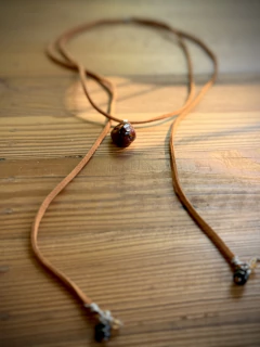 CHOKER GAMUZA CON PIEDRA - tienda online
