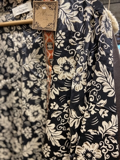 KIMONO CORTO BLACK FLOWER - comprar online