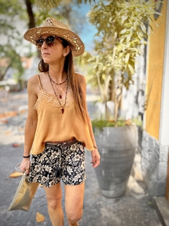 MUSCULOSA VIVI PUNTILLA CAMEL - tienda online