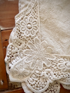 MANTEL TUSSOR CON PUNTAS DE CROCHET - comprar online